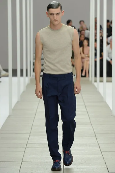 Look 18